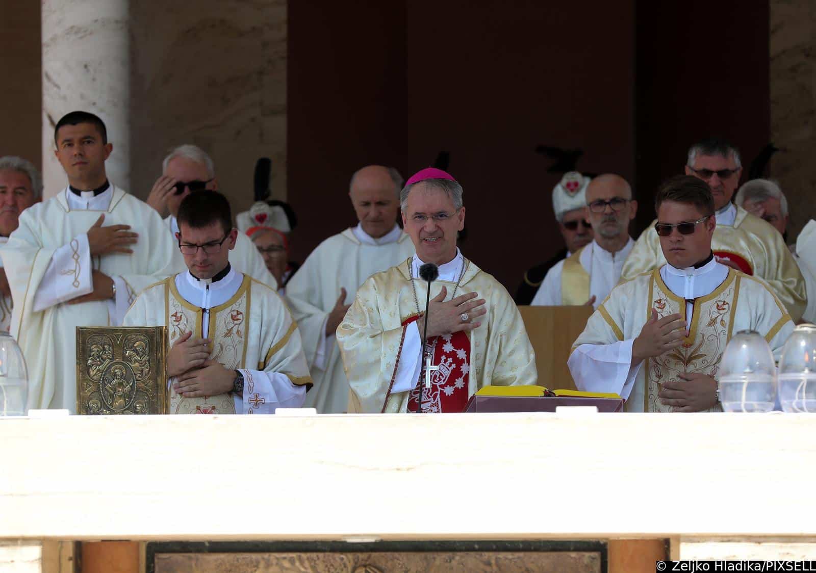 Brojni vjernici na blagdan Velike Gospe došli u Nacionalno svetište Majke Božje Bistričke
