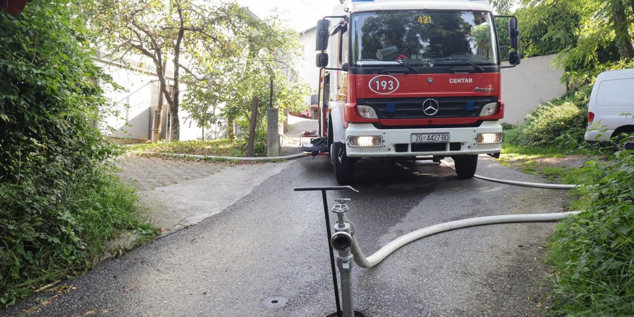 Zagreb: U radionici se zapalila dva vozila, vatrogasci ugasili požar