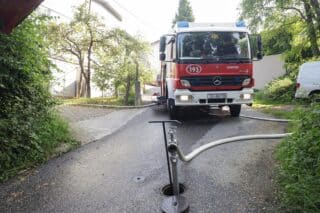 Zagreb: U radionici se zapalila dva vozila, vatrogasci ugasili požar