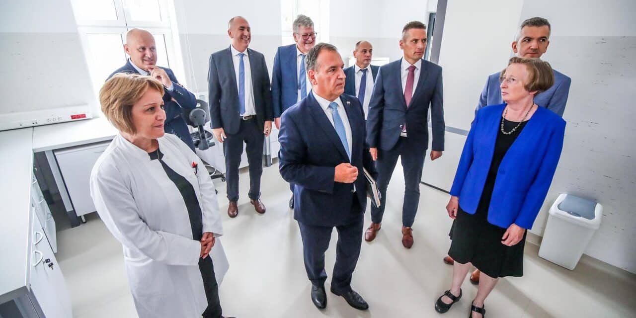 Zagreb: Bačić, Markotić i Beroš obišli obnovljene objekte klinike Fran Mihaljević