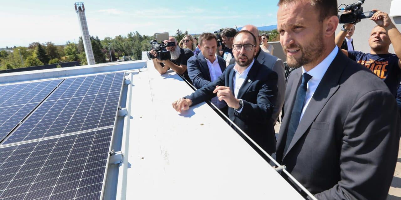 Zagreb: Tomislav Tomašević sa suradnicima obišao postavljenu solarnu elektranu na Klinici za psihijatriju Sveti Ivan
