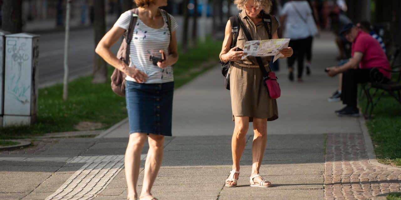 Zagreb: Građani u šetnji gradom