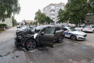 Zagreb: Na Malešnici potpuno izgorio Porsche, policijski očevid je u tijeku