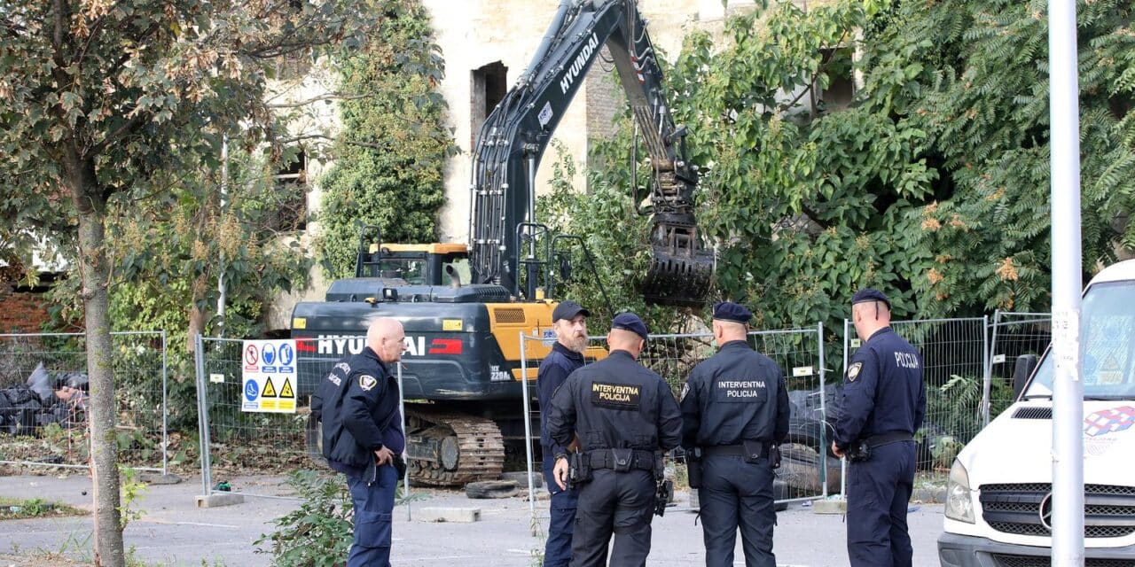 Zagreb: Uz jako policijsko osiguranje počelo rušenje zgrade u Paromlinskoj 17