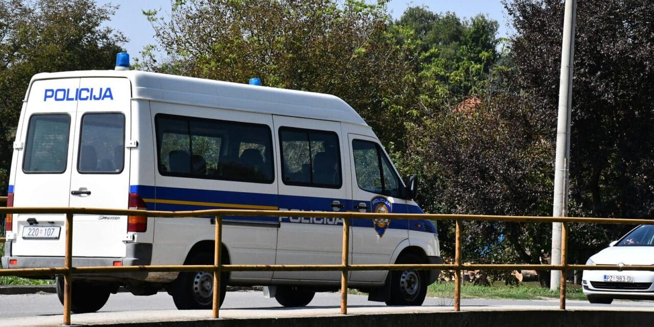 Trenkovo: Skrivio prometnu nesreću pa sletio u potok Veličanku, policija traga za počiniteljem