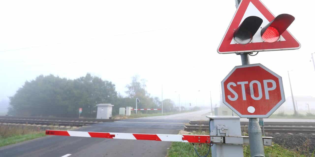 Teretni vlak naletio na osobni automobil na pružnom prijelazu Sesvetski Kraljevec – Dumovec