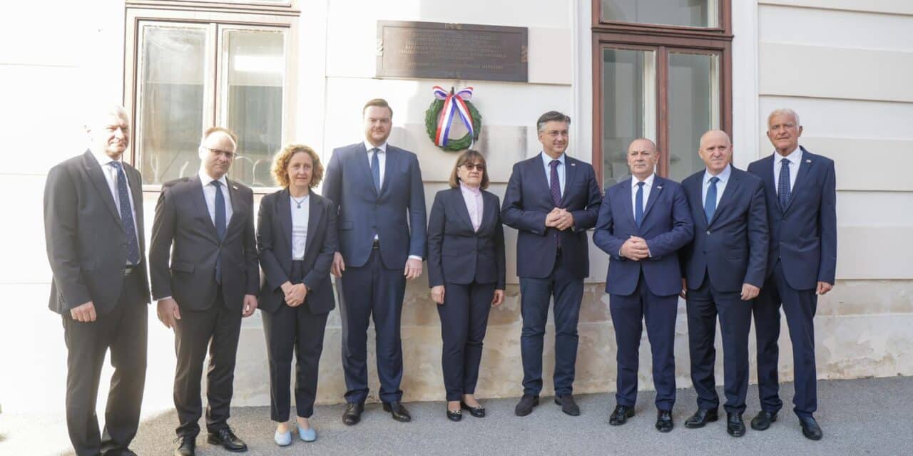 Zagreb: Premijer Plenković i ministri obilježili 32. obljetnicu raketiranja Banskih dvora