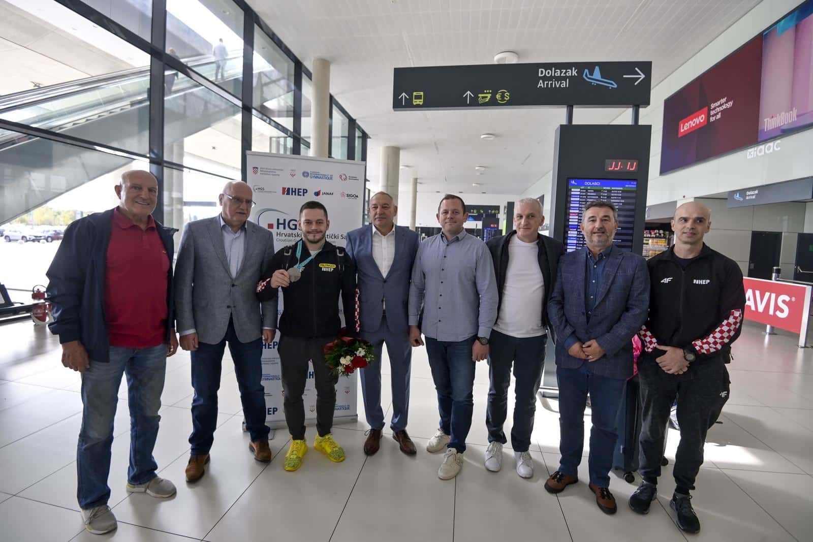 Zagreb: Tin Srbić vratio se sa svjetskog prvenstva u Antwerpenu sa srebrnom medaljom