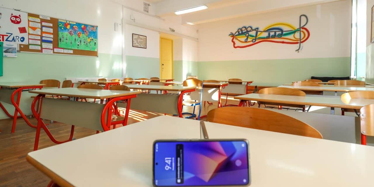 Pula: U OŠ “Monte Zaro” od prosinca je zabranjena upotreba mobitela