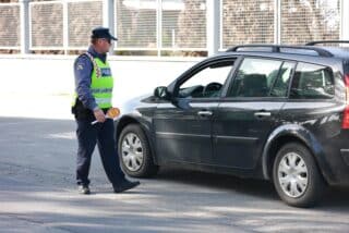 Policija na ulazu u Općinu Semeljci zbog svinjske kuge