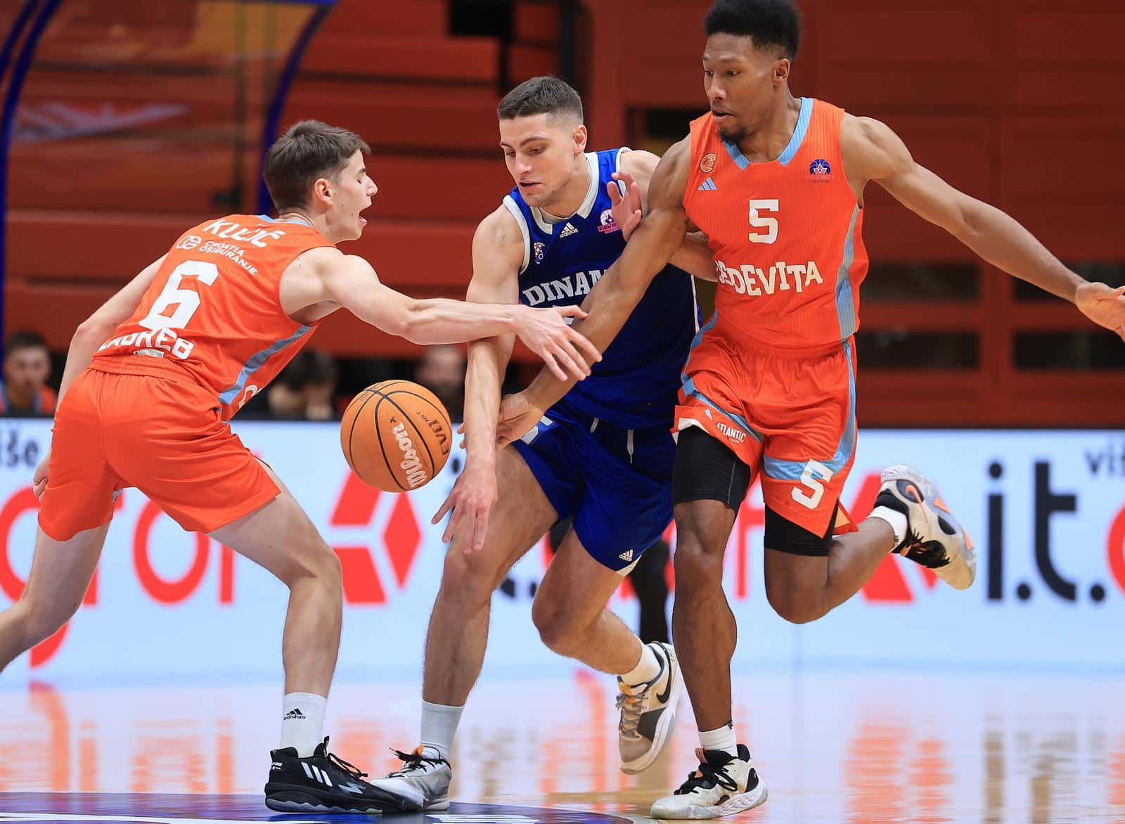 Zagreb: Favbet Premijer liga. 5. Kolo, KK Dinamo Zagreb – KK Cedevita