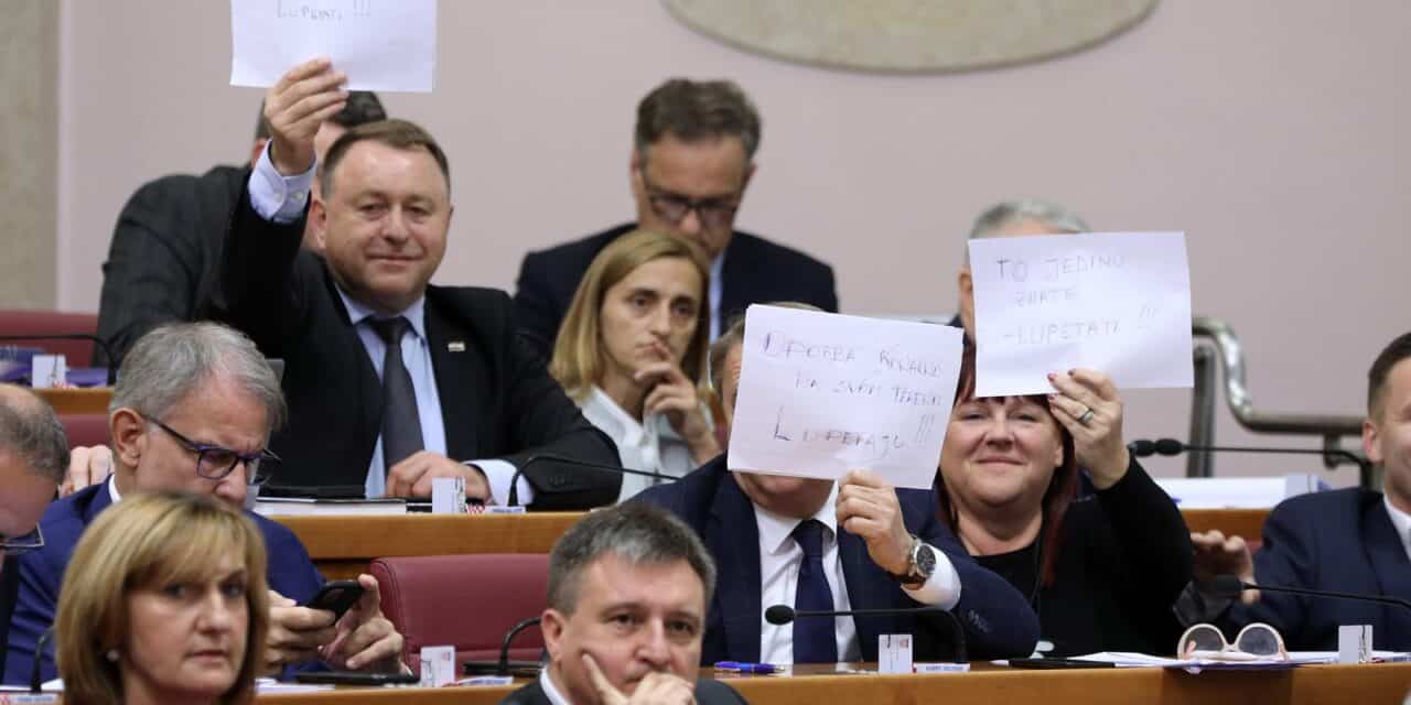 Zagreb: Odgovor zastupnika HDZ-a na lupanje oporbe