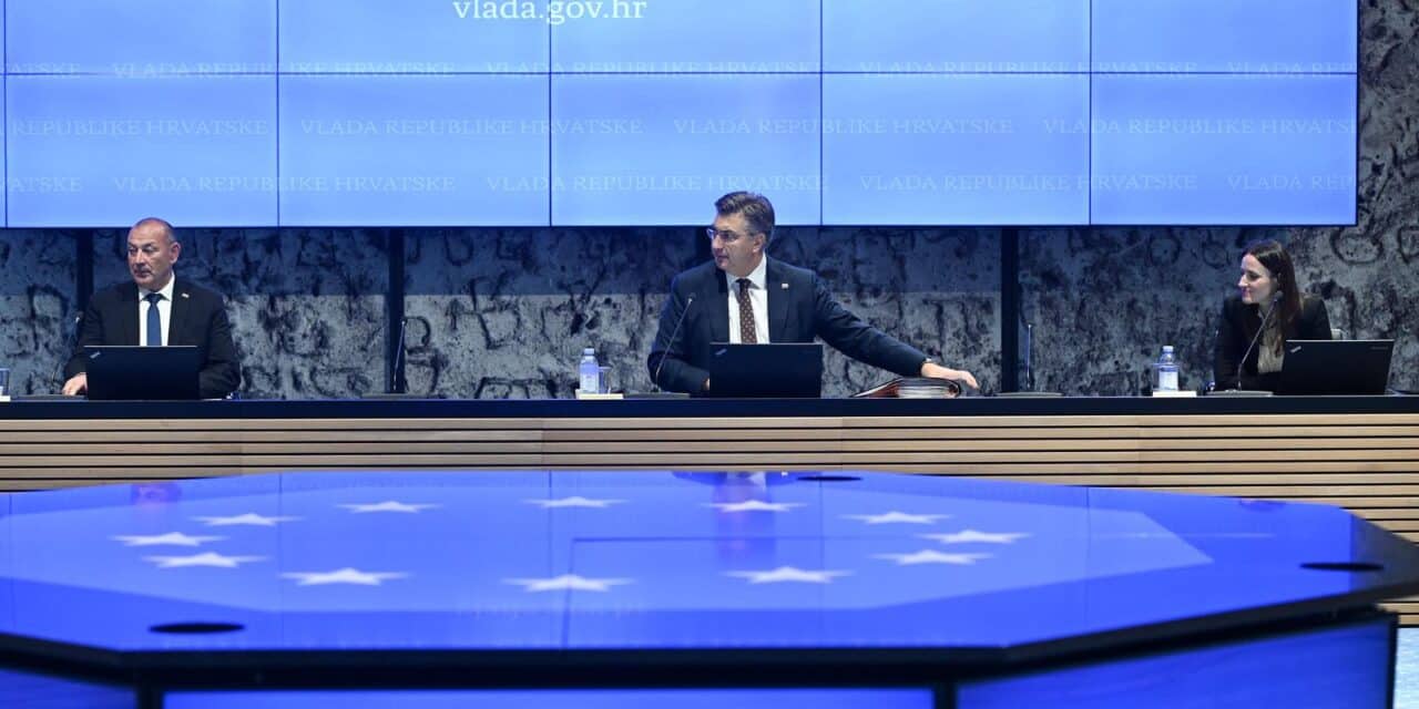 Zagreb: Povećanje minimalne plaće jedna je od tema sjednice Vlade na kojoj se uvodno obratio premijer Plenković