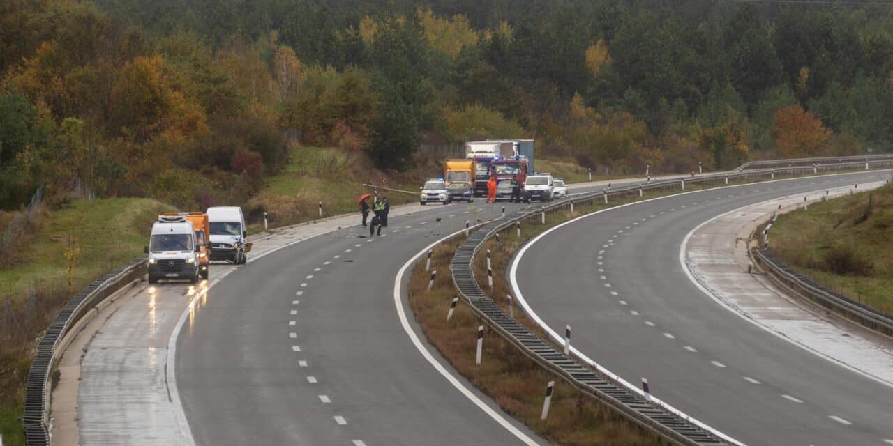 Sudar motocikla i kombija kod Gospića, poginulo dvoje ljudi