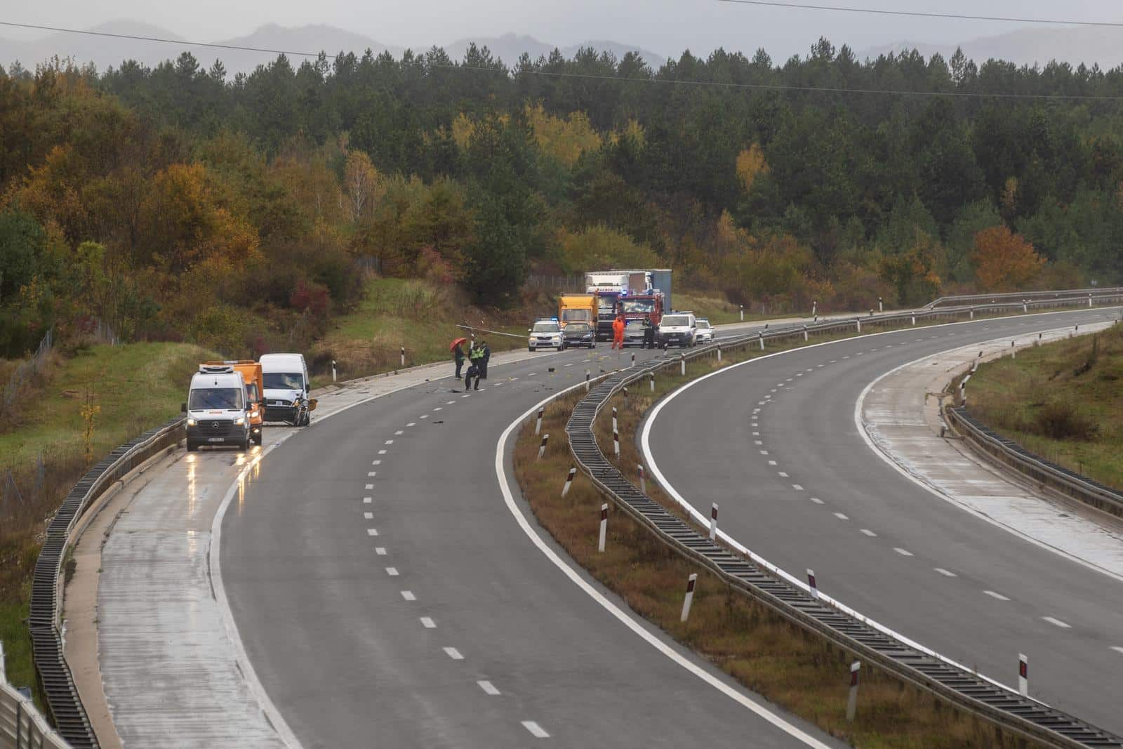 Sudar motocikla i kombija kod Gospića, poginulo dvoje ljudi