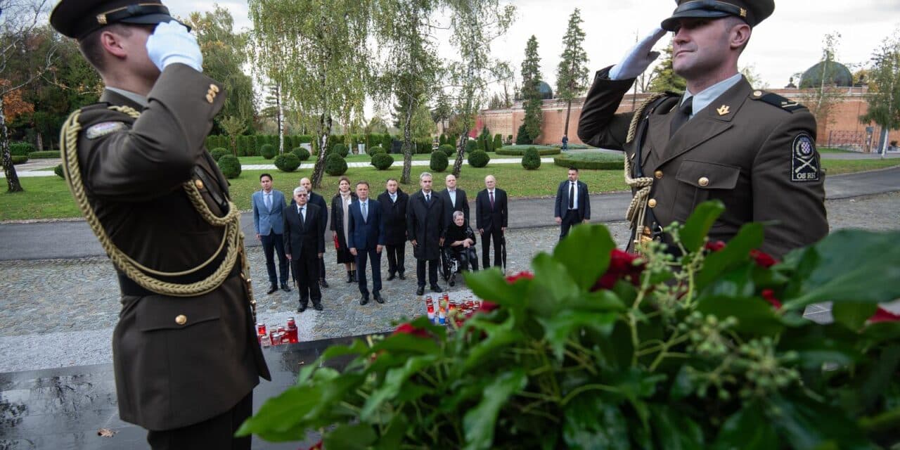 Zagreb: Izaslanstvo Sabora na Mirogoju uoči blagdana Svih svetih