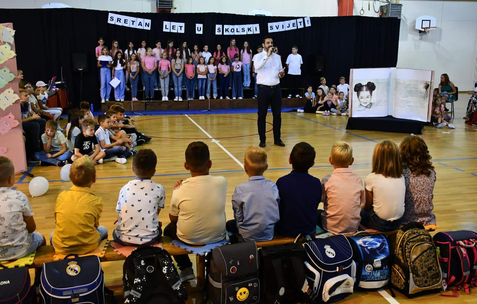 Sibinj: Župan Marušić na početku školske godine posjetio školu i pozdravio prvašiće