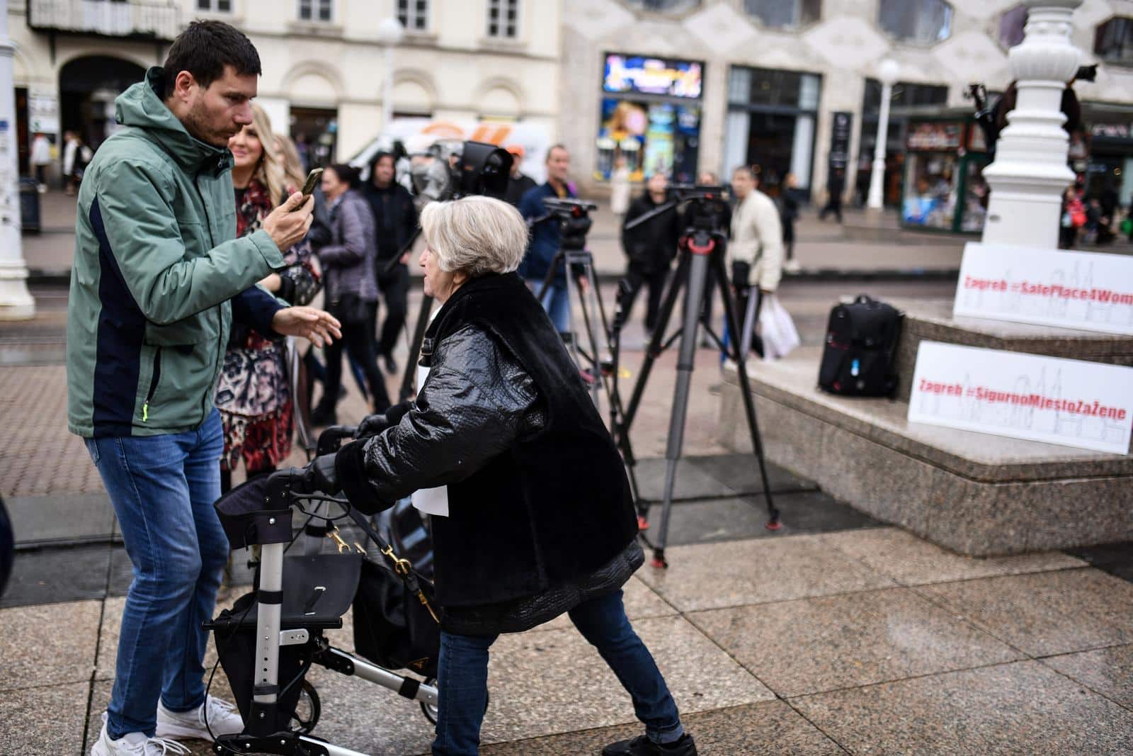 Zagreb: Gospođa s kolicima nasrnula na Ivana Pernara