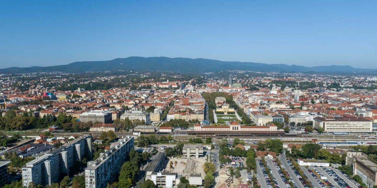 Pogled iz zraka na srušenu zgradu bivše Zagrebačke banke u Paromlinskoj ulici