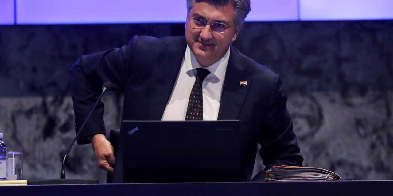 Zagreb: Plenković na sjednici Vlade o posljedicama konzumiranja gaziranih pića
