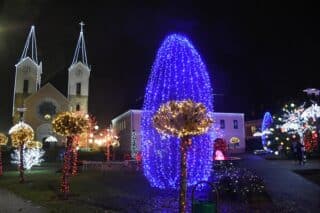 Trg čazmanskog kaptola sjaji u blagdanskom ruhu