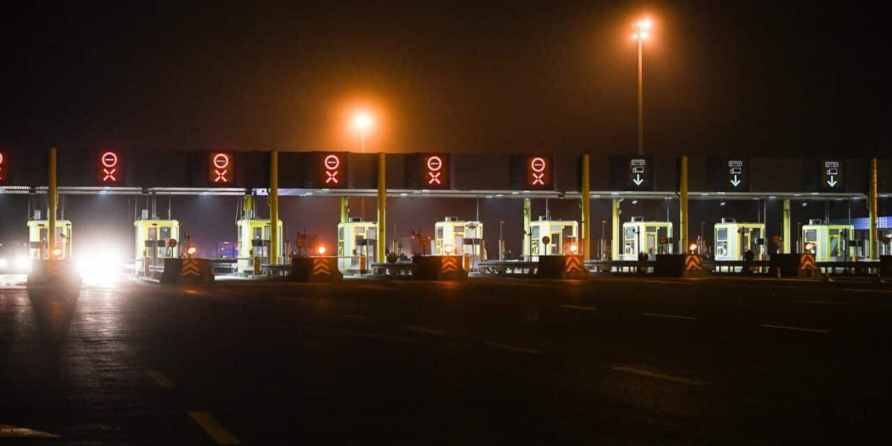 Na naplatnim postajama Sveta Helena automobilom se zabio u betonski razdjelnik i poginuo