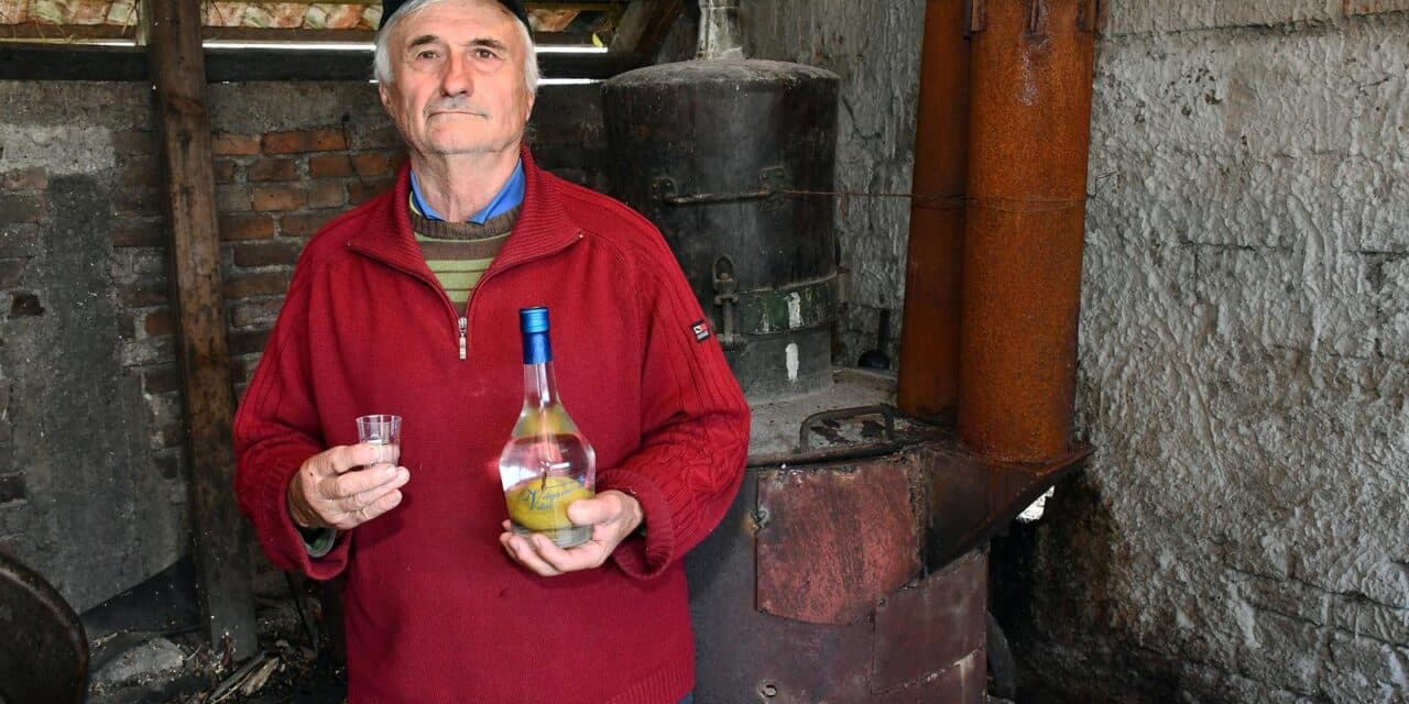 Trnjani: OPG Milana Vitasa bavi se proizvodnjom voćnih rakija na tradicionalni način