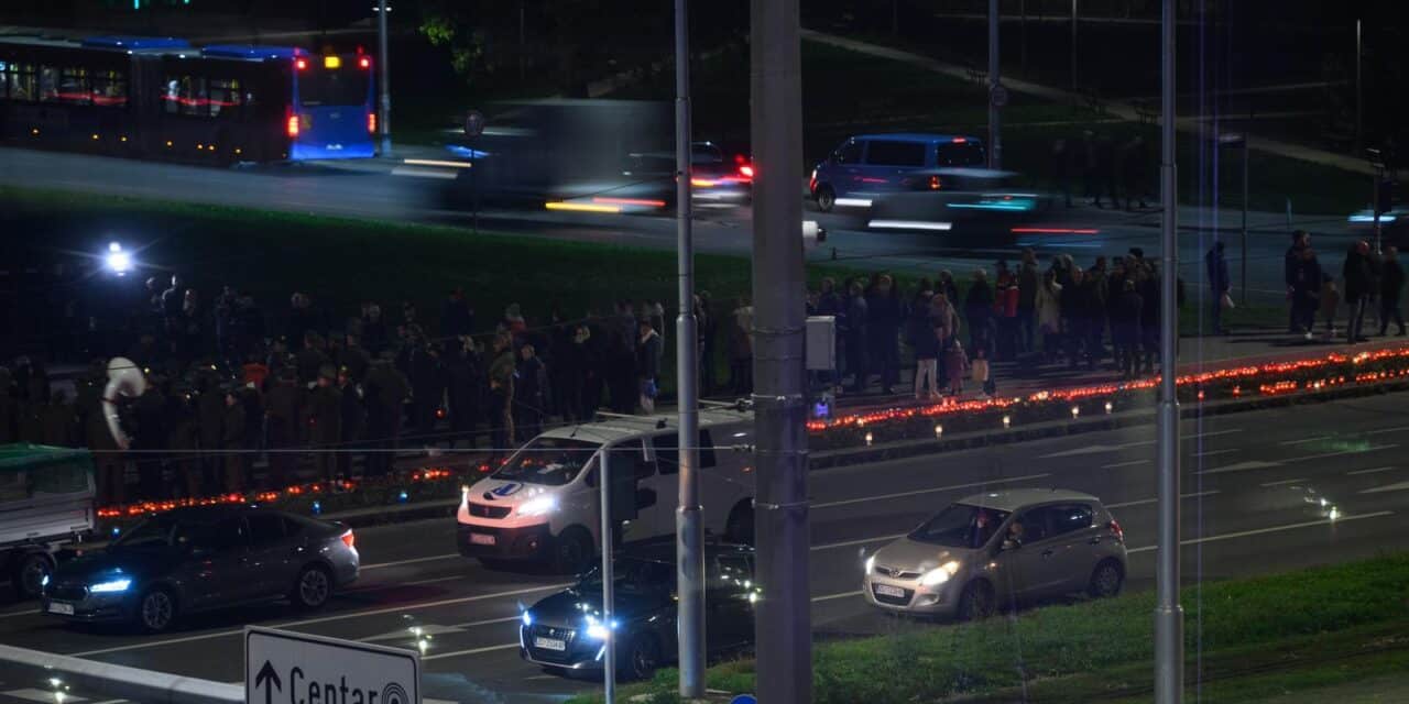 Zagreb: Duž Vukovarske ulice upaljeni su lampaši povodom obljetnice pada Grada heroja