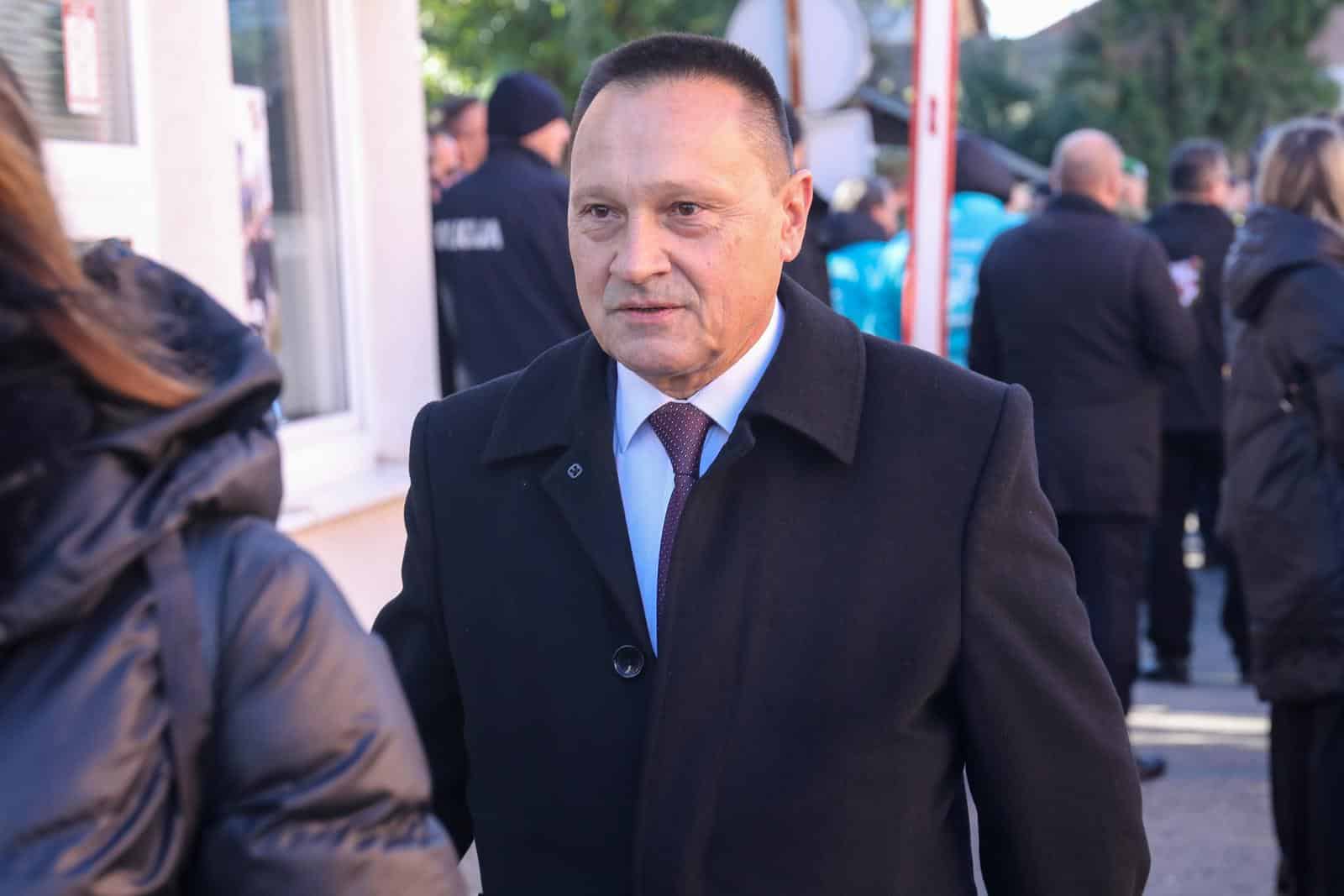 Vukovar: Okupljanje ispred Memorijalne bolnice uoči početaka obilježavanja Dana sjećanja na žrtvu Vukovara i Škabrnje