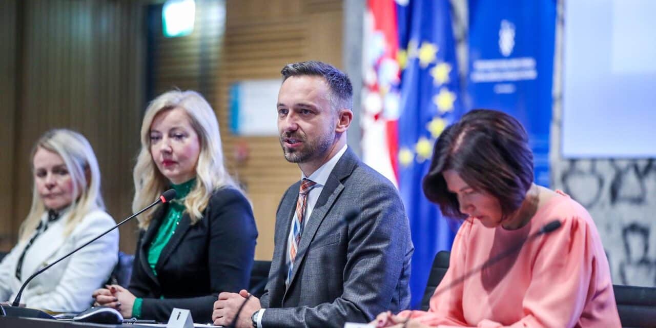 Zagreb: Ministar Marin Piletić uručio Godišnje nagrade za promicanje prava djeteta u 2023. godini.