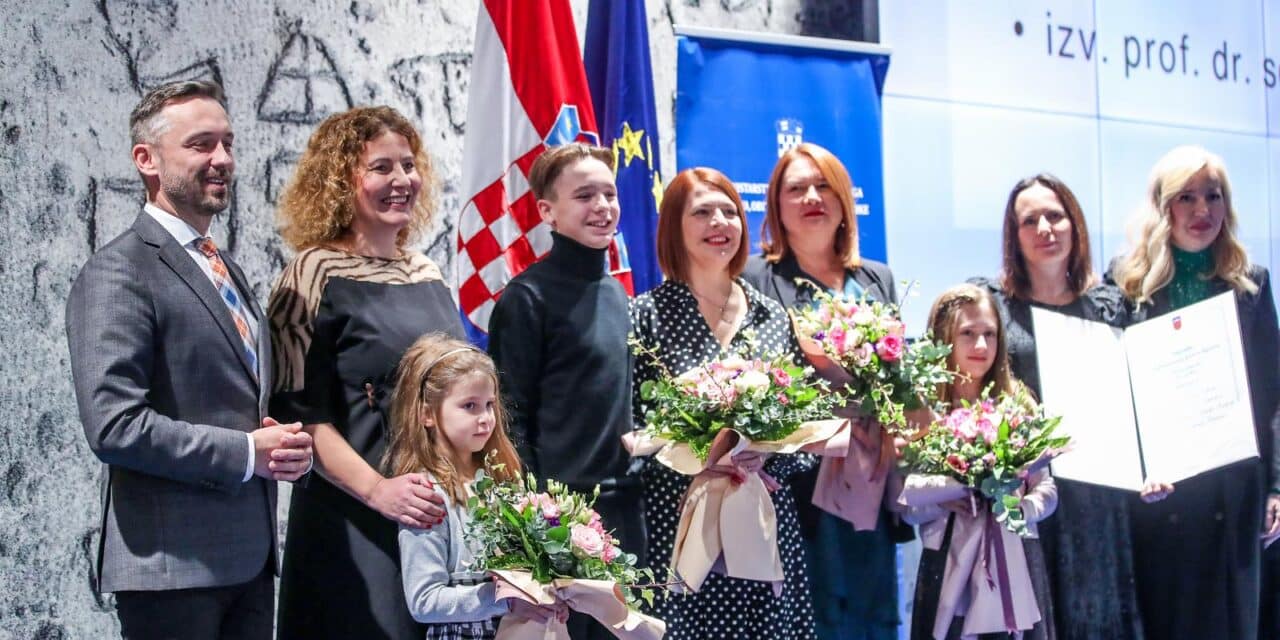 Zagreb: Ministar Marin Piletić uručio Godišnje nagrade za promicanje prava djeteta u 2023. godini.