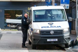 Zagreb: Policija ispred zgrade u blizini Kvatrića gdje je u tijeku pretres