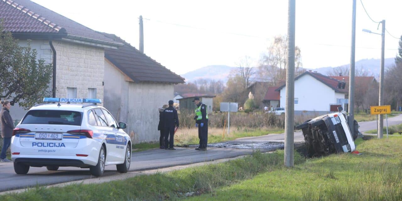 Karlovac: Jedna osoba smrtno stradala u slijetanju kombija