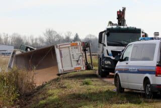 Črnec Dugoselski: U sudaru kombija i kamiona ozlijeđeno je šest osoba