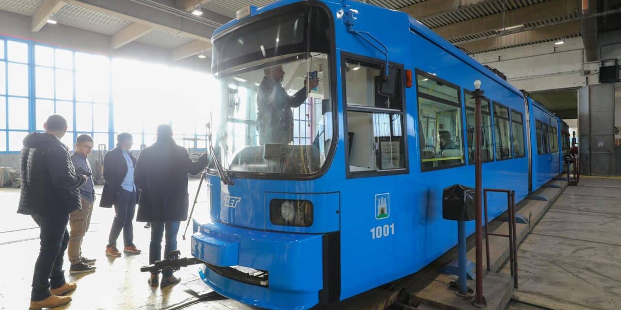 Zagreb: Prvi rabljeni tramvaj iz Njemačke stigao u garažu ZET-a