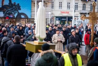 Zagreb: Molitelji i ove subote mole krunicu na Trgu bana Josipa Jelačića