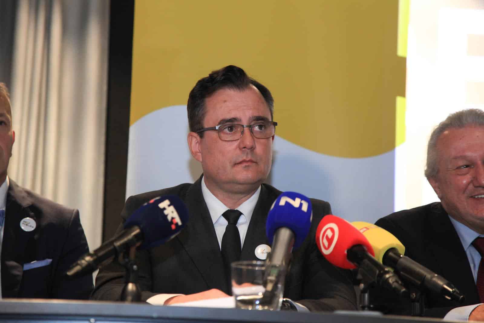 Zagreb: Damir Vanđelić s izabranim vodstvom predstavio je plan i program novoosnovane stranke “Republika”