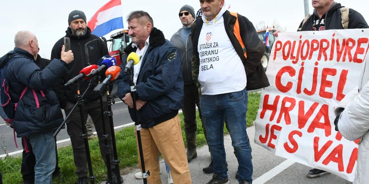 Kutina: Svinjogojci se traktorima okupili na prometnici, Tomislav Pokrovac obratio se medijima