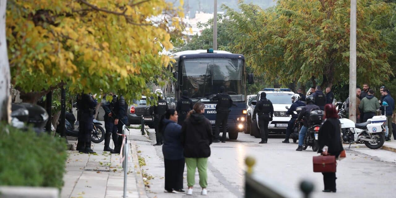 Atena: Prvi Boysi stigli na sud, specijalci i interventna na ulici