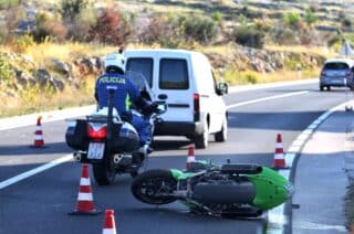 Teška nesreća kod Šibenika, u sudaru automobila i motocikla smrtno stradao motociklist