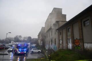 Zagreb: Vatrogasci gase požar na zgradi Paromlina