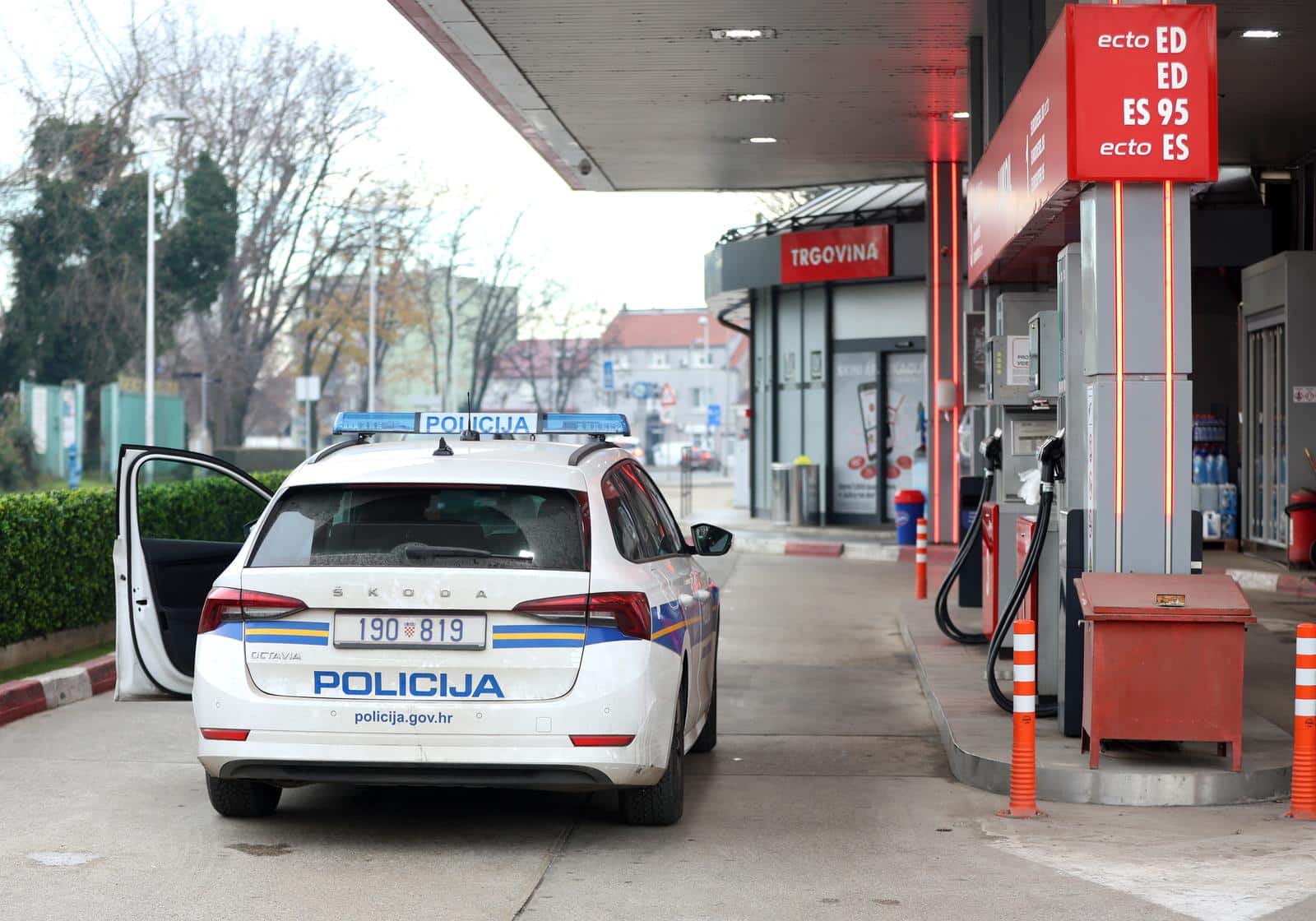 Zagreb: Uz prijetnju oru�jem na benziskoj po?injeno razbojni�tvo