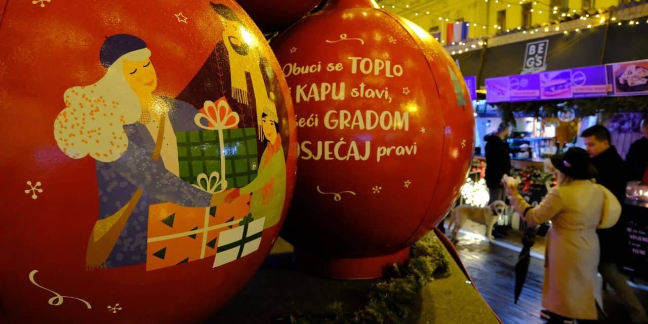 Zagreb: Božićna atmosfera na Fuliranju ispred hotela Esplanade