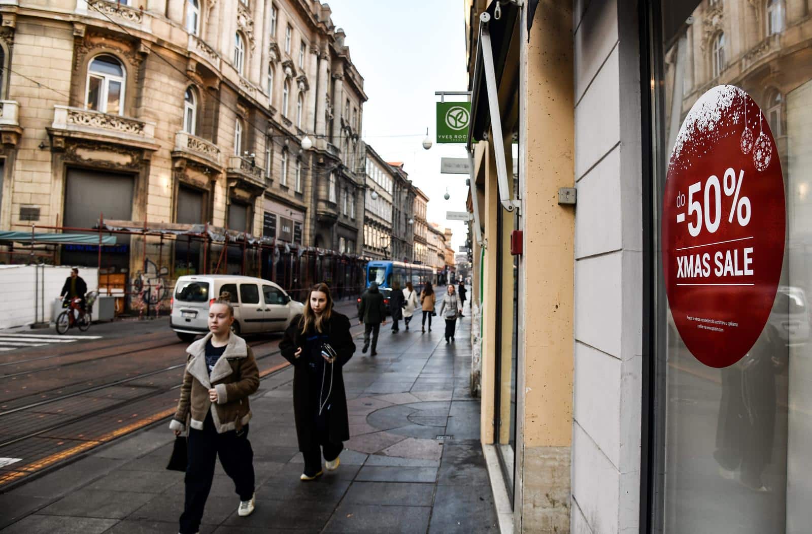 Zagreb: Od danas su počela zimska sezonska sniženja