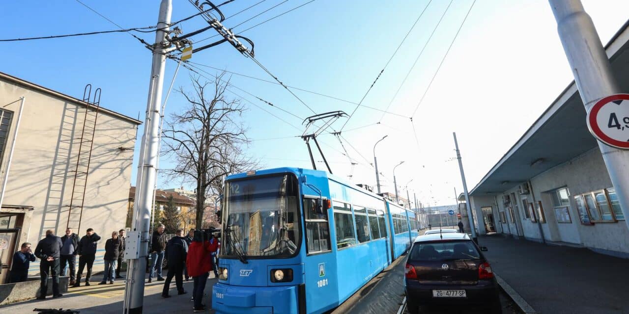 Zagreb: Prvi rabljeni niskopodni tramvaj koji je isporučen iz Njemačke pušten je u promet