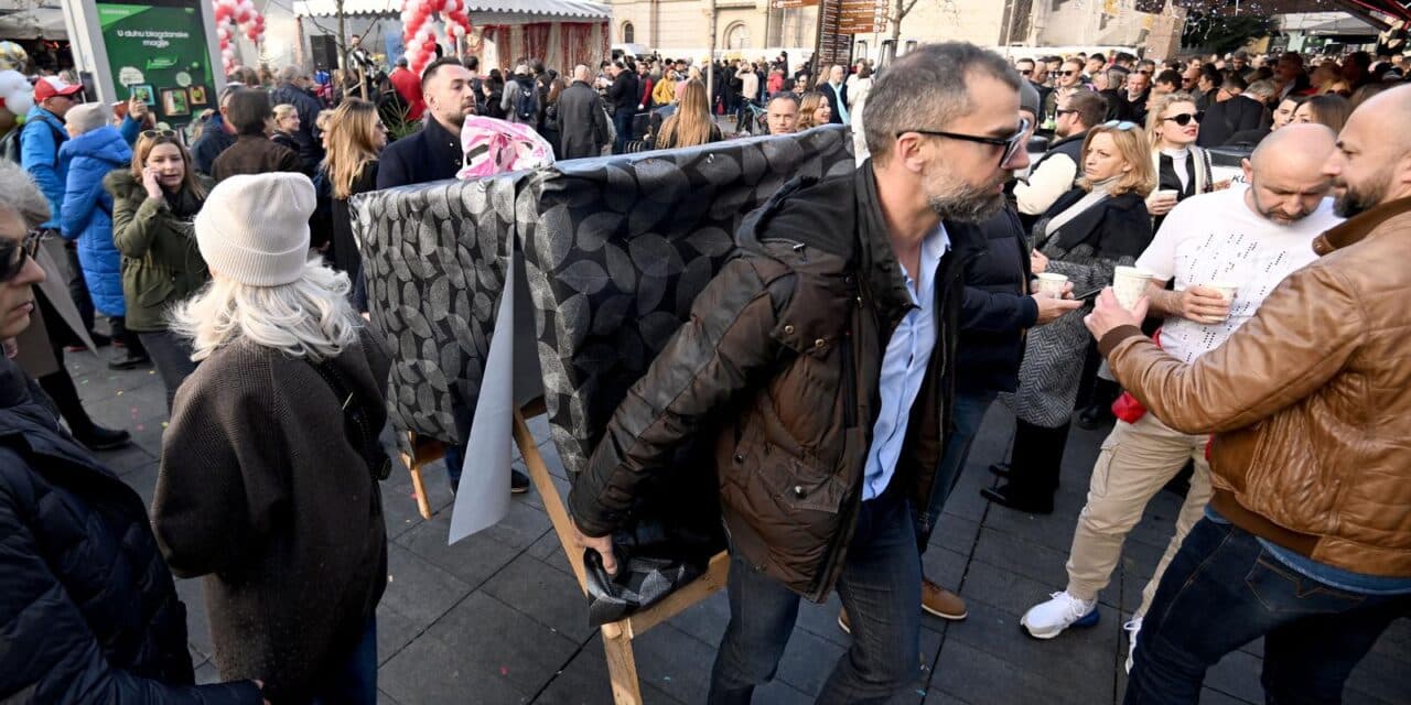 Zagreb: Kad ne možeš rezervirati stol dođji sa svojim!