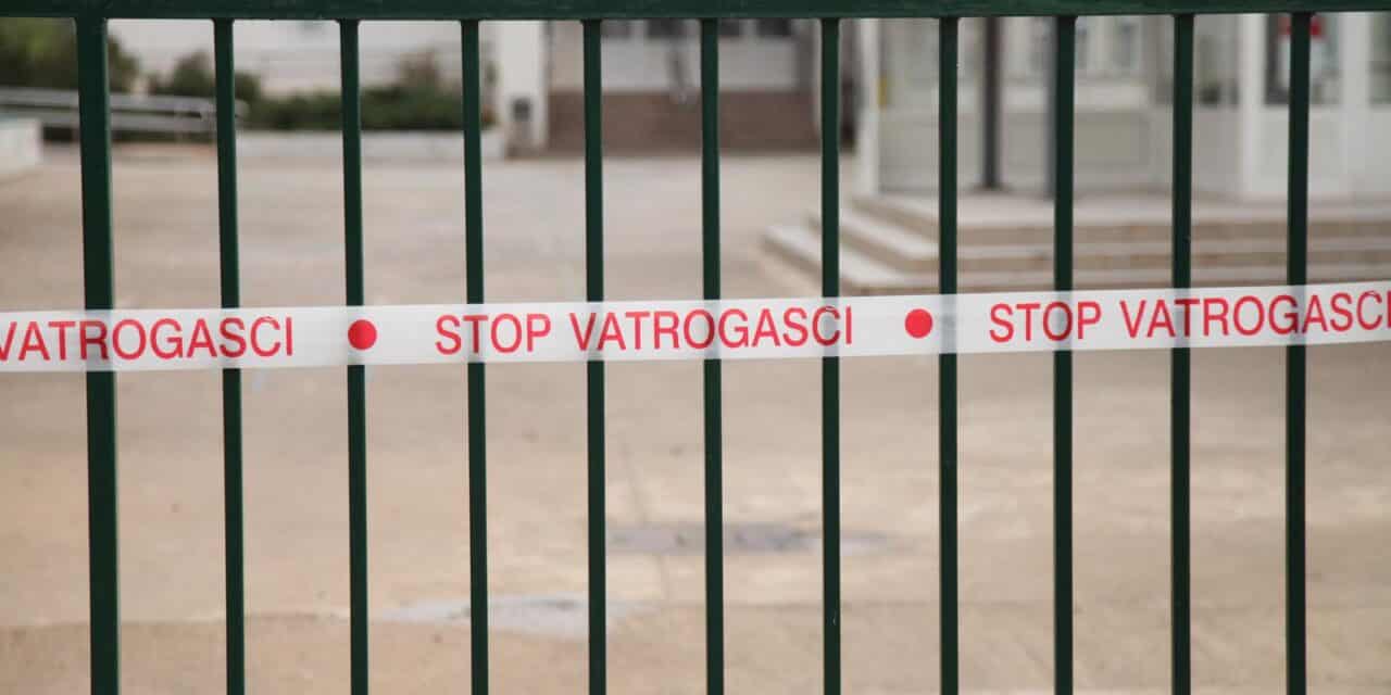 Gorio krov osnovne škole na pulskoj Verudi