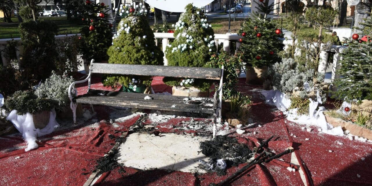Bjelovar: Nepoznati po?initelj na gradskom paviljonu zapalio adventsku scenografiju