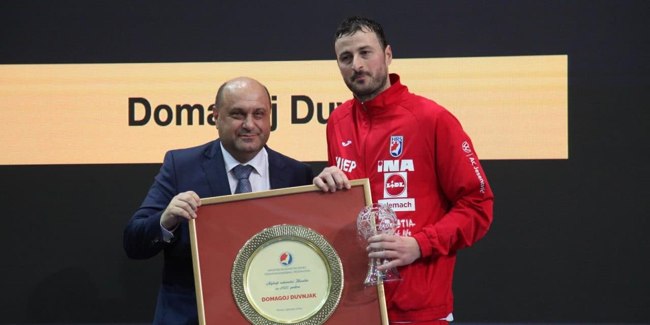 Poreč: Na poluvremenu utakmice Hrvatska-Slovenija uručena priznanja najboljem igraču i sucima za 2023.