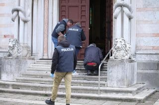 Pula: Za vrijeme mise vandali zapalili vrata Mornaričke crkve